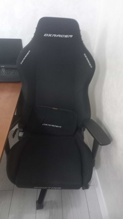 Игровое кресло DXRacer