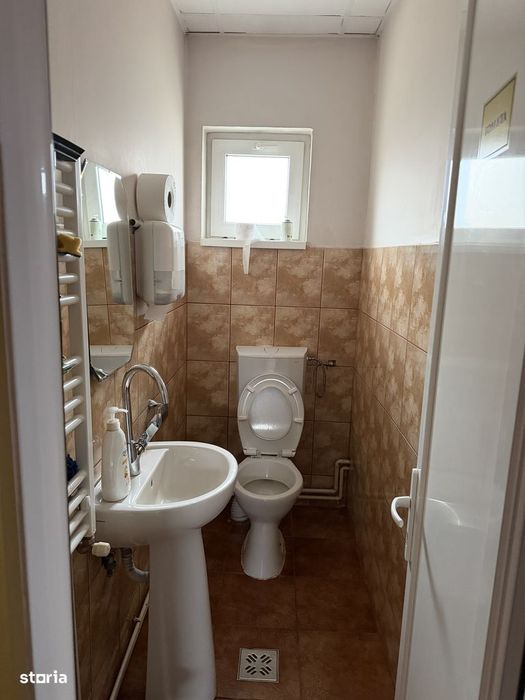 Clădire /Casă de închiriat,cu destinația birouri