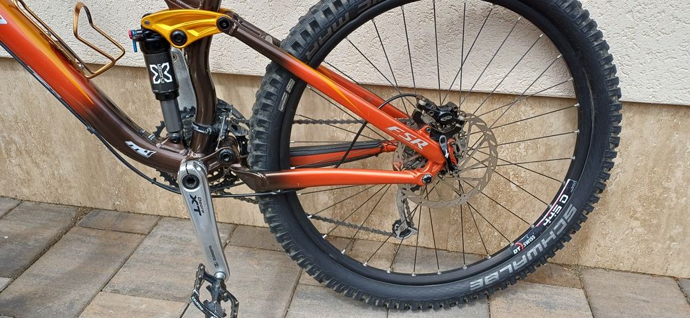 Bicicleta full suspension Specialized