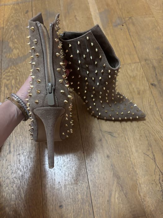 Елегантни боти на ток