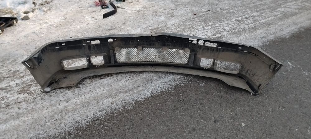 Бампер передний на е36 поломаный