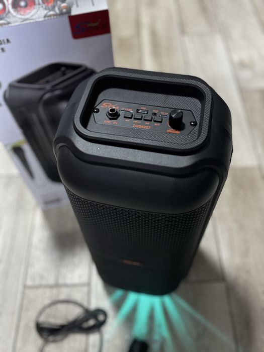 Boxa cu Bluetooth/ Microfon/ Leduri