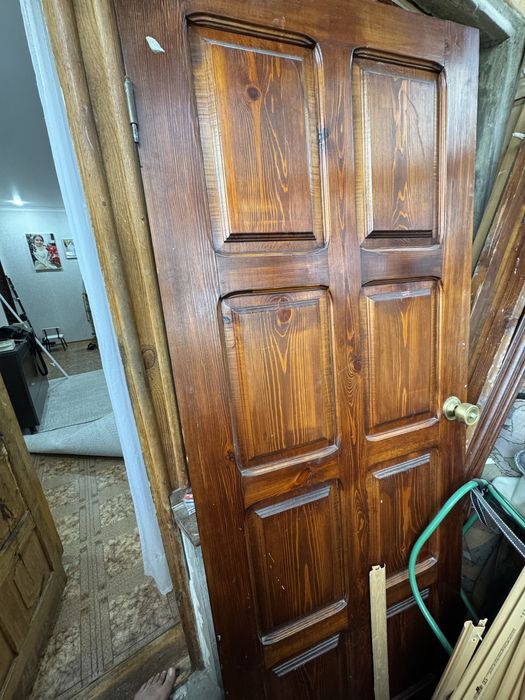 Продам дверь из дерева