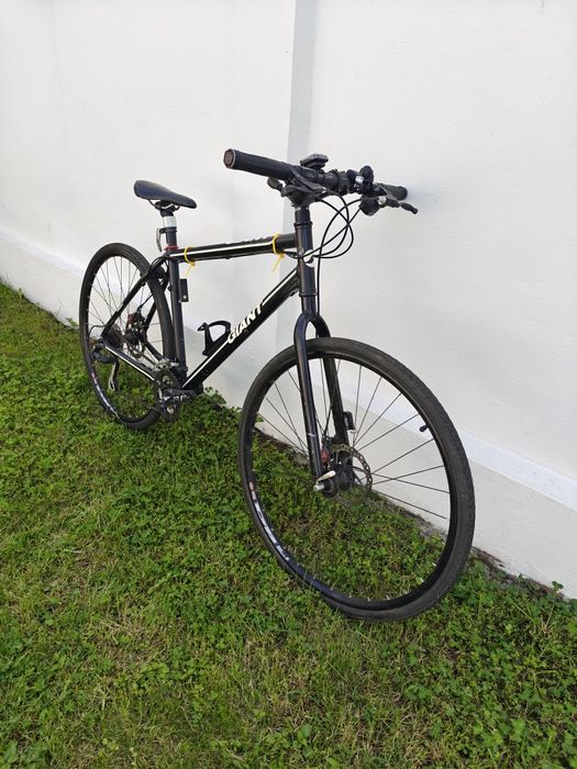 Bicicleta City 28" Giant Escape , Satin Black - Frane pe disk , stare foarte buna de functionare