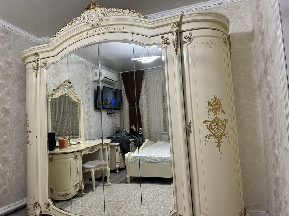 Спальный гарнитур