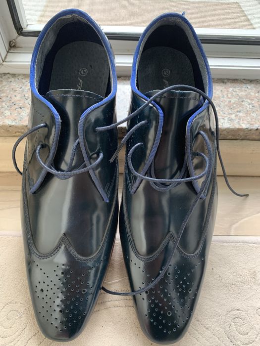 Мъжки обувки естествен лак цвят синьо