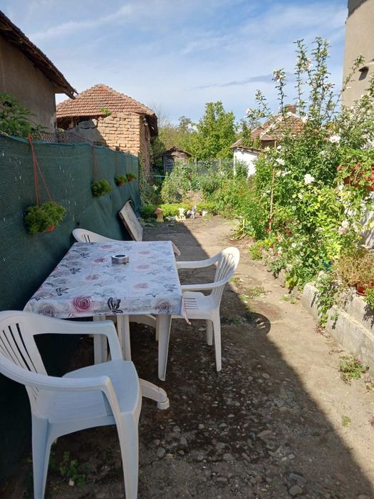 Продава се Къща в с. Брегаре, Област Плевен - 60 кв.м за 298 €/кв.м - Снимка #2