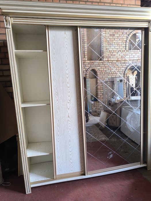 Срочно продаётся шкаф-купе