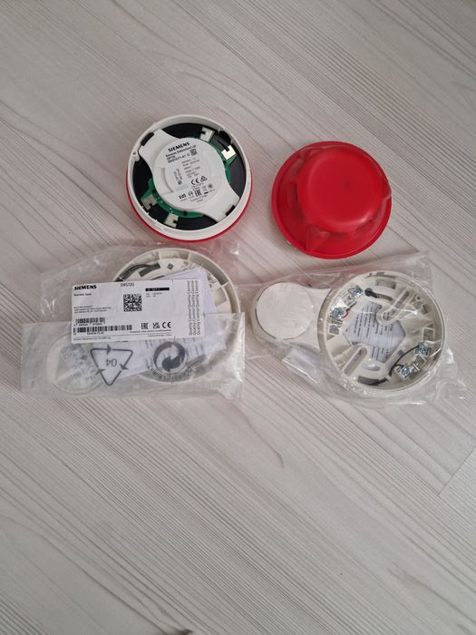 Detector de fum optic + soclu cu sirena si lumina de avarie.