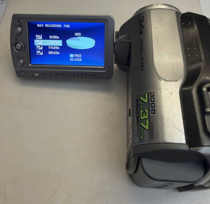 Продавам видеокамера JVC Everio GZ-MG130E