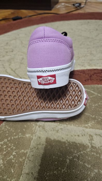 Pantofi sport noi Vans