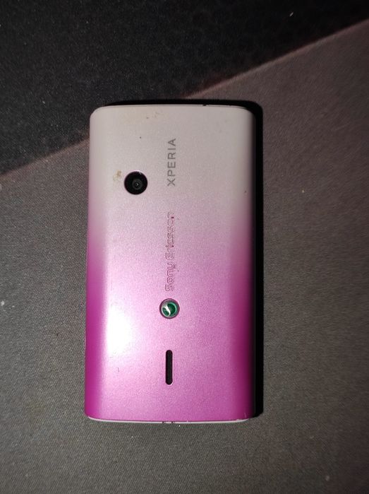 Старенький телефон Sony Xperia