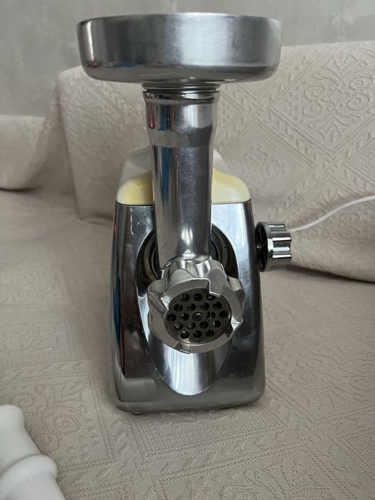 Продам электро мясорубку б/у