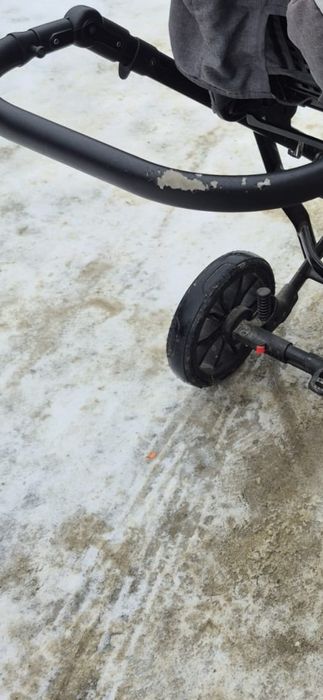 Vând carucior gemeni