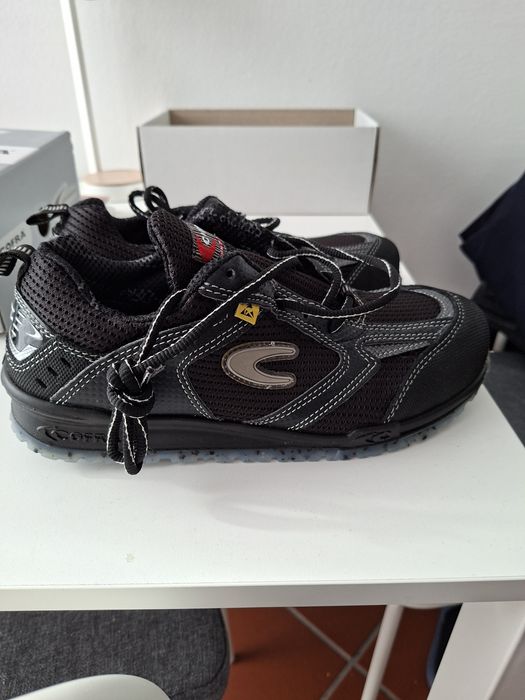 Pantofi cu bombeu metalic