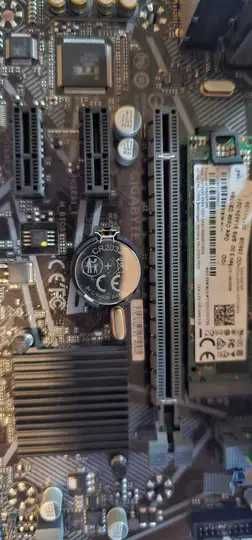 procesor i3 gen 10 ssd 256 placa de baza gigabyte windos 11