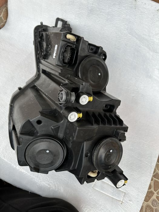 Faruri stânga dreapta halogen led skoda karoq.cod:57b941016.a.
