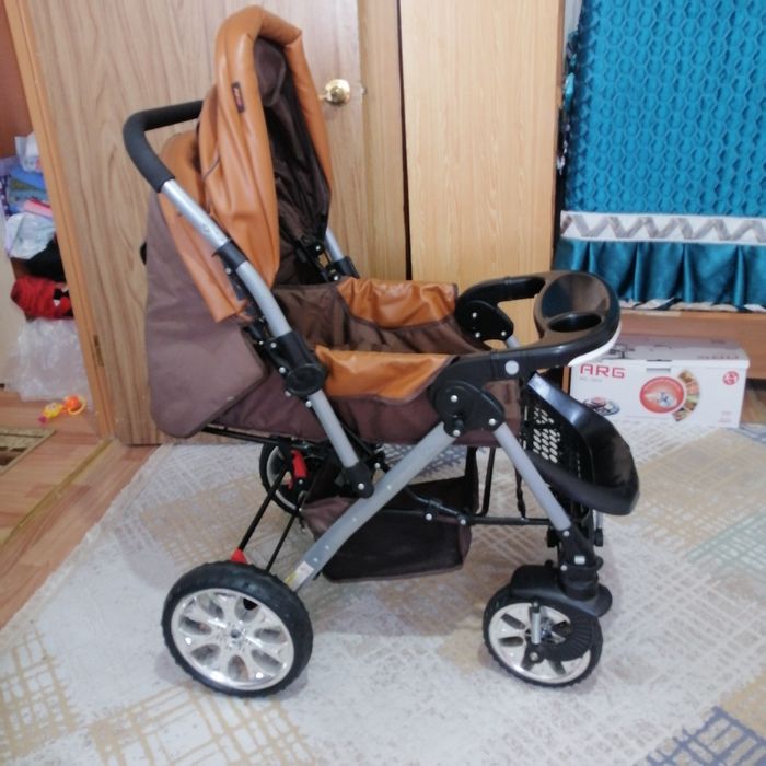 Коляска б/у в хорошем состоянии