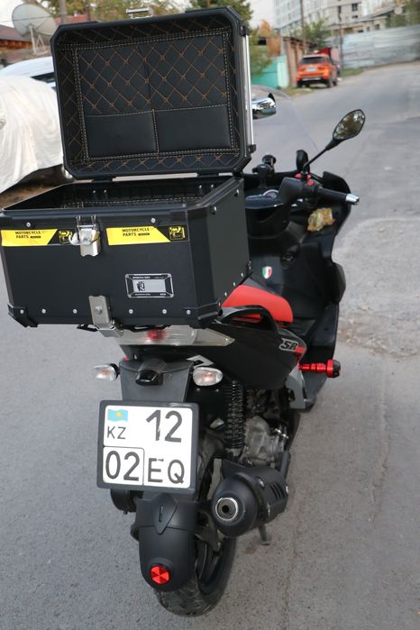 Aprilia sr max 300 Максискутер