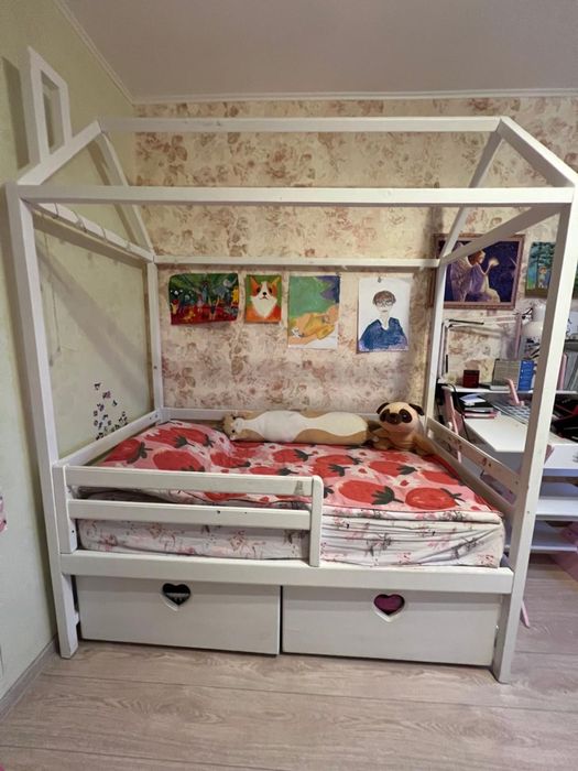 Продаю кровать домик