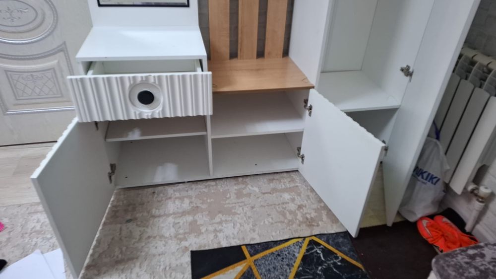 Белый шкаф прихожий