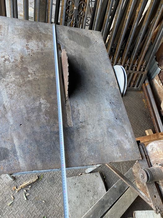 Motofierestrau circular si moară cereale