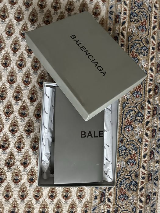 Slapi Baleciaga Fluffy