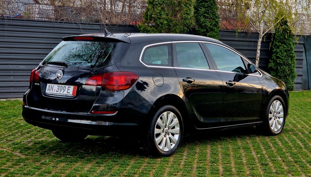 Astra J*1.7 diesel cel mai fiabil de la Opel,comparabil cu vestitul 1.9 diesel de la VW*Xenon+Led*Tuv la zi