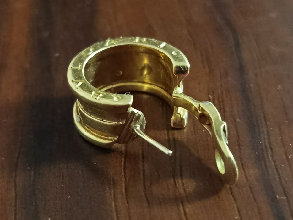 Золотая серьга Bvlgari 750 пробы