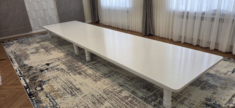 Стол гостевой и кухонные