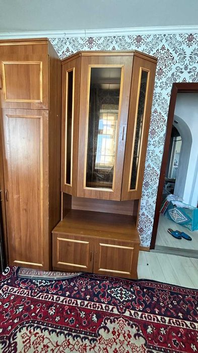 Продам шкаф стеклянный