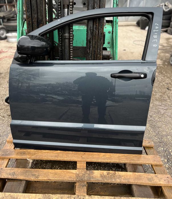 Предна врата за Dodge Caliber / Додж Калибър 2007г