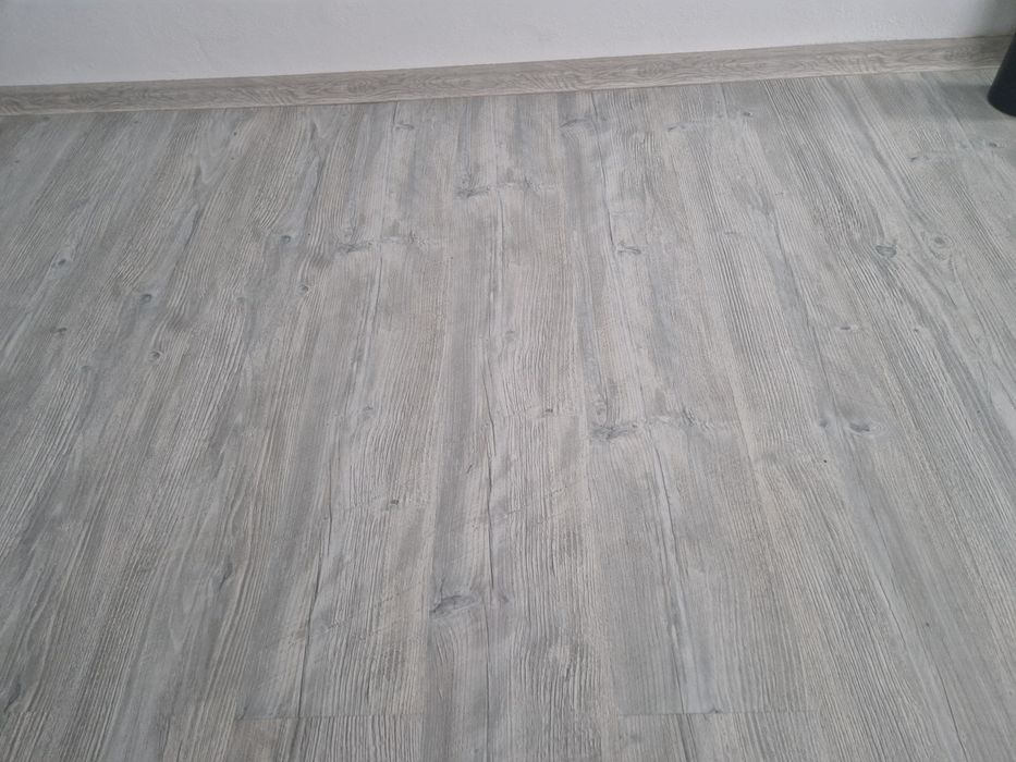 Punem parchet,punem gresie in bucatarie..