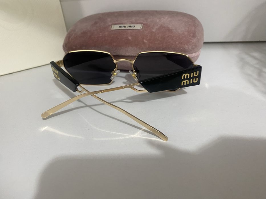 Ochelari de soare miu miu