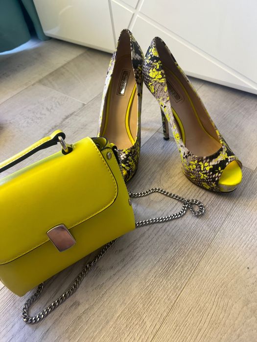 Обувки guess с подарък чантичка в същия цвят