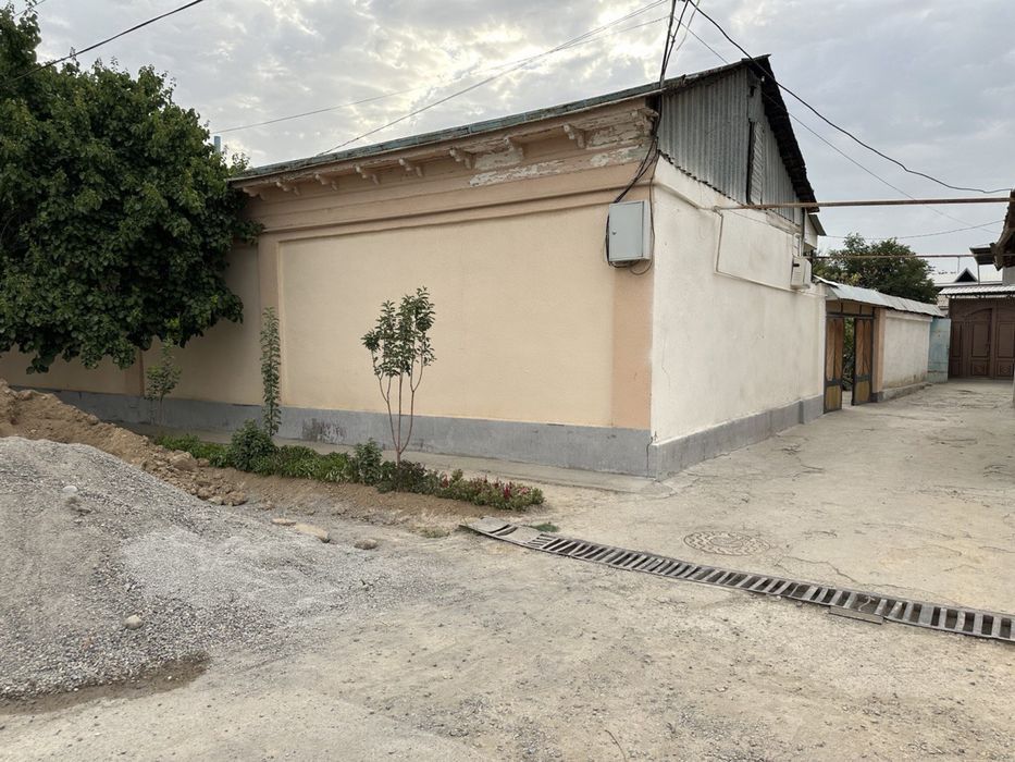 Olmazor tumani beshqorgon tor kochasda uy sotiladi