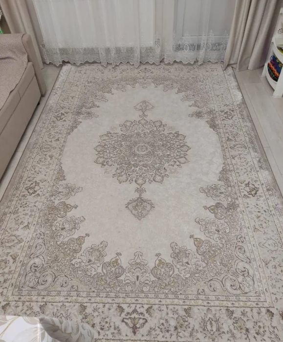 Продам ковёр светлый