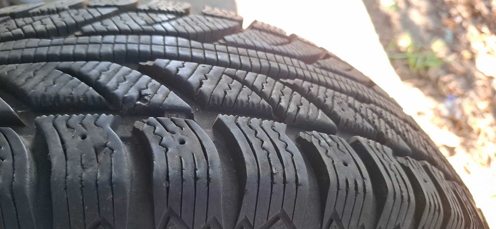 Vând 4 genti de aluminiu echipate cu cauciucurile de iarna 225 75 R16