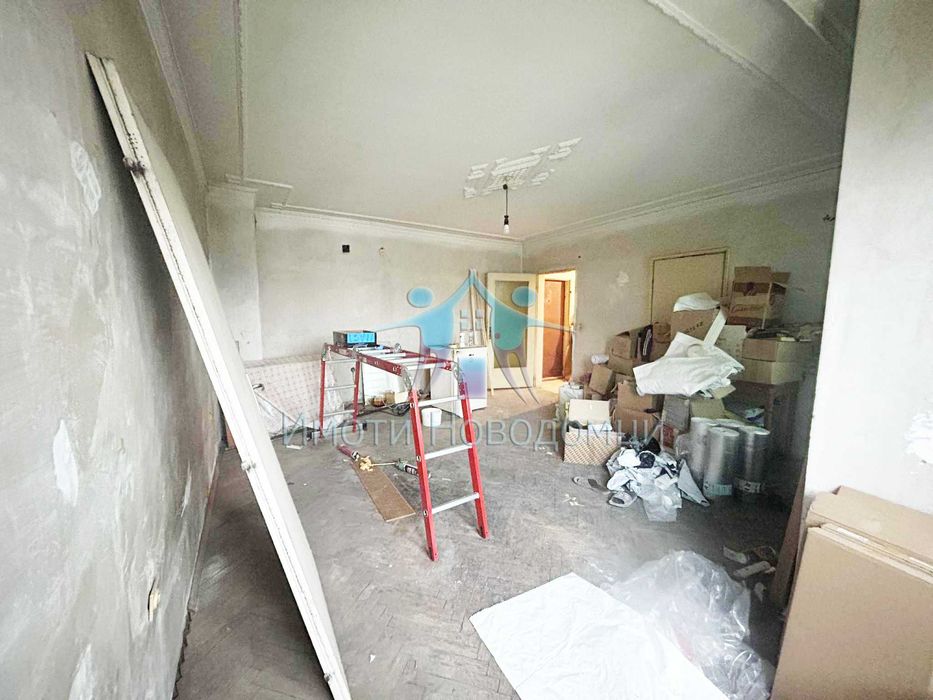 Продава се Тристаен апартамент в Шумен, Пазара - 85 кв.м за 660 €/кв.м - Снимка #1