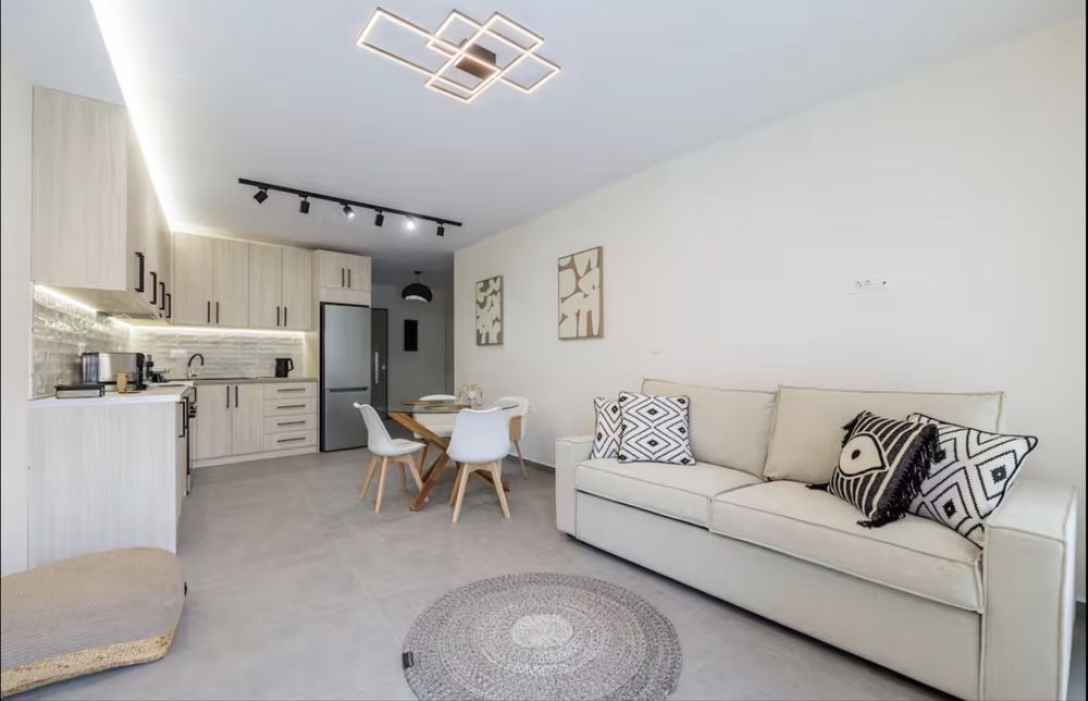 Apartament COSTINESTI!           - citiți cu tentie -