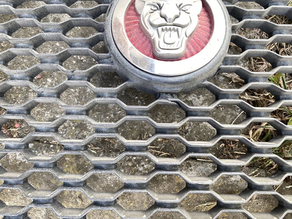 Grila JAGUAR XF X260 2015 - 2019 grila radiator bara fata cu emblema