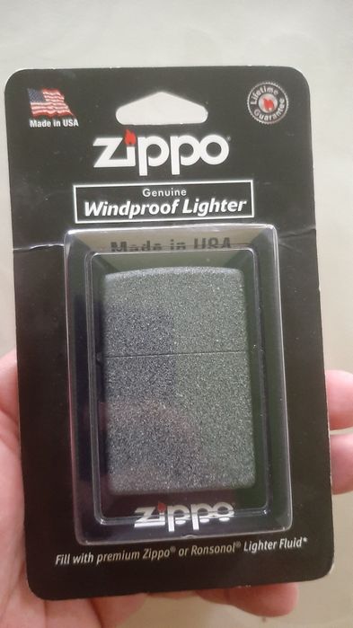 Зажигалка Zippo.