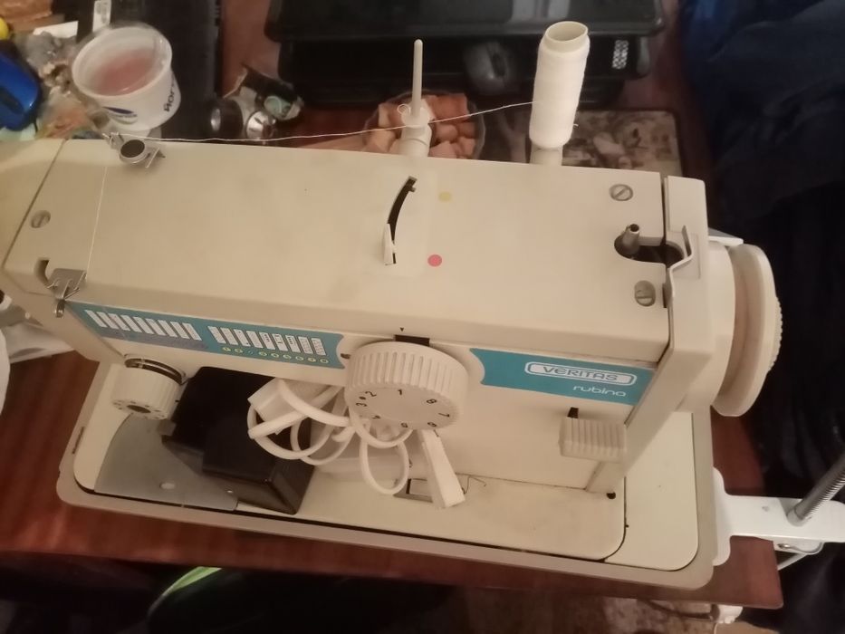 Продам швейную машинку