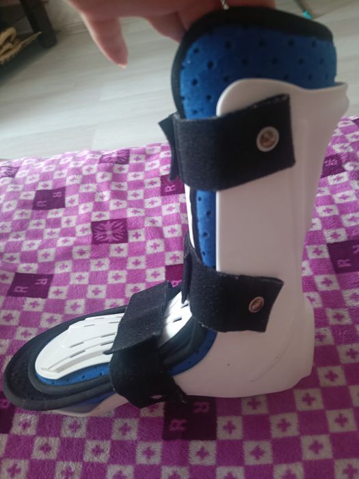 Продам ортез голеностопный (гипс)