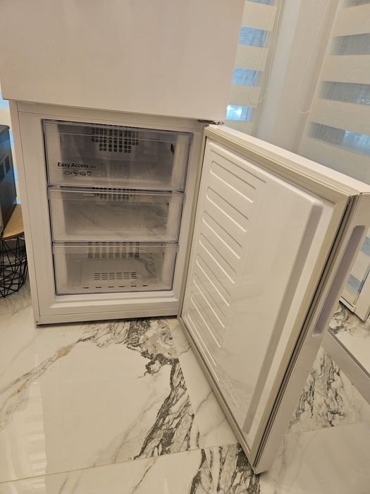 Combina frigorifica Arctic AK60406M40NFW, 362 l, Clasa E, Full No Fros