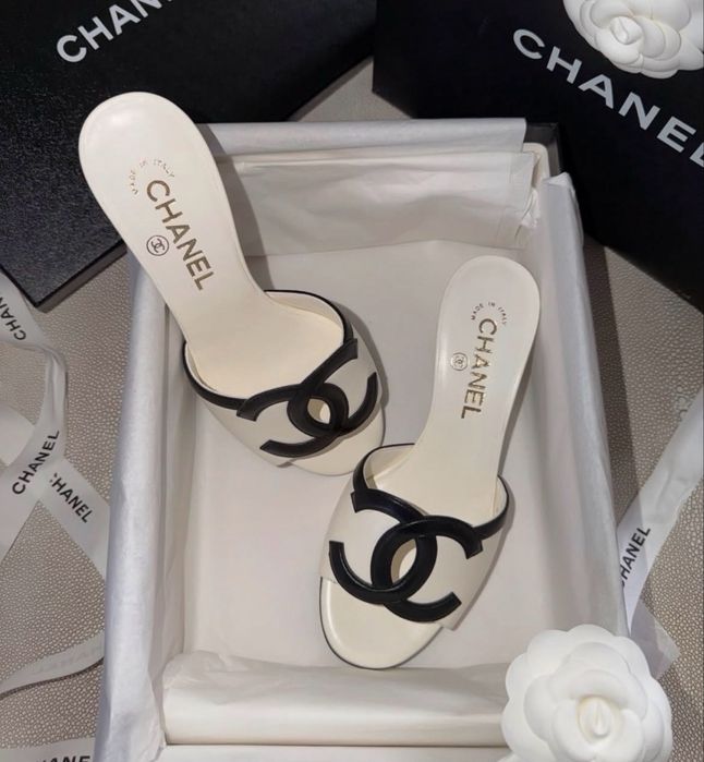 Saboti Chanel Piele naturala pe stoc marimea 41
