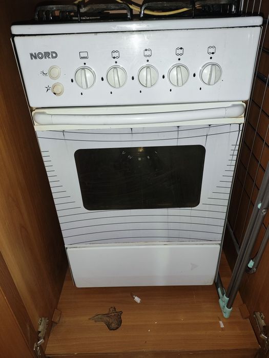 Продам газовую плиту