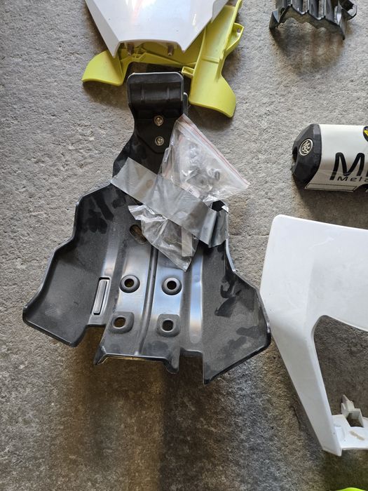 piese KTM Hueqvarna handguard scut motor masca far