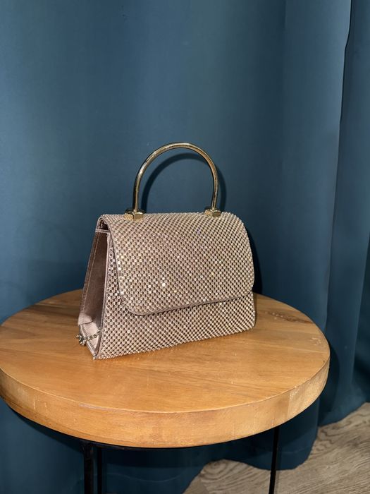 Лъскава чанта от Зара