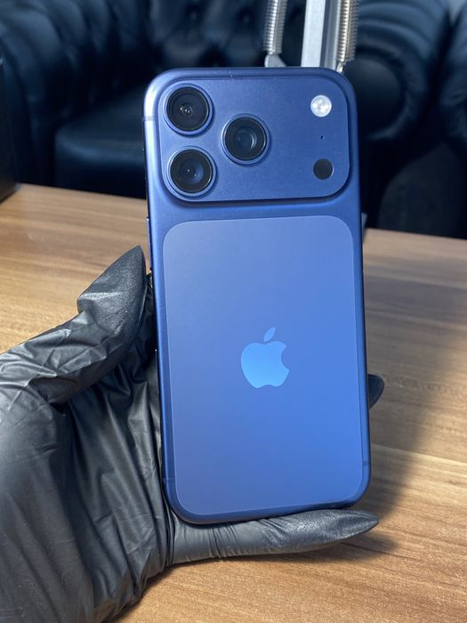 iPhone 17 Pro, 512 GB, Deep Blue, Foarte bun, Functioneaza in orice retea, Nu are semnal in Italia